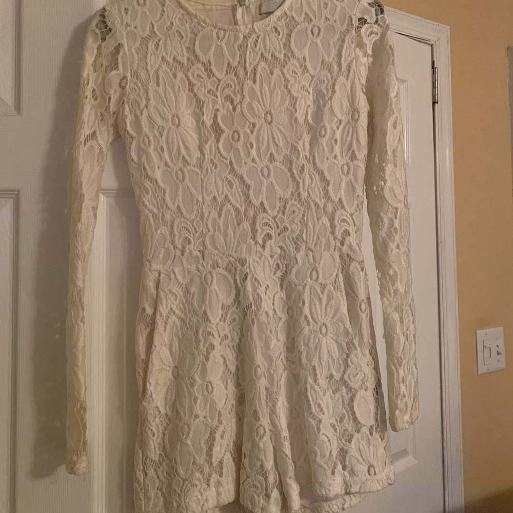Long sleeved lace romper - Picture 4 of 4